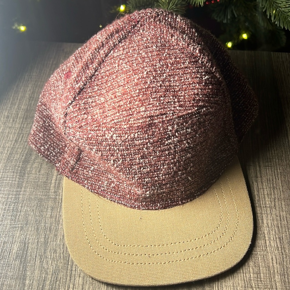 Old Navy Women’s Fitted Baseball Cap Color Red/Tan Size Medium